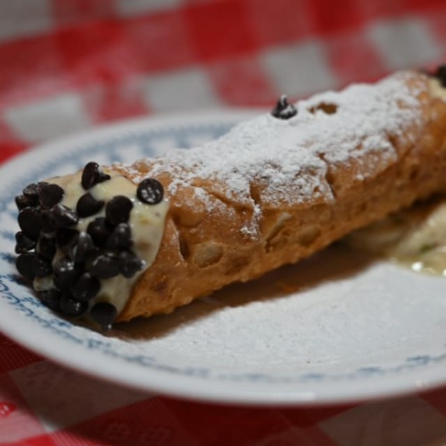 Cannoli.