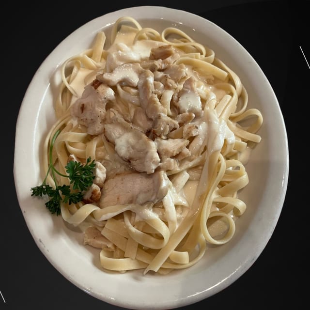 Fettuccine with Alfredo Sauce & Garlic Chicken.